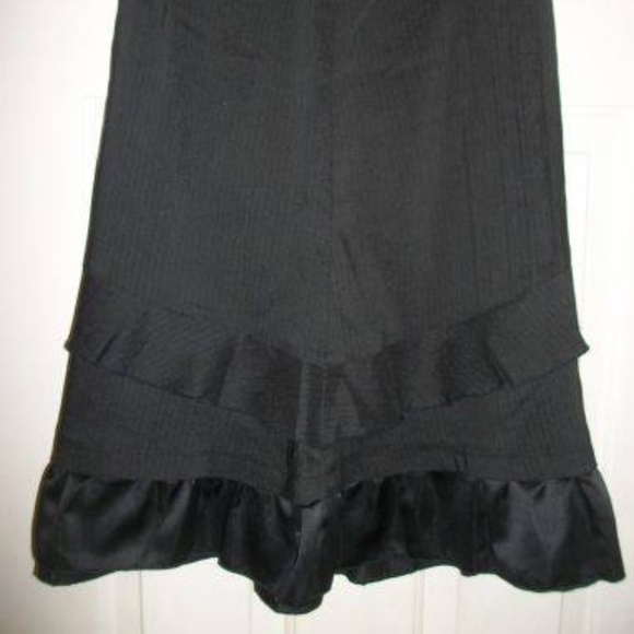 Black Skirt with Ruffle Detall Size 17 NWT New - Picture 1 of 3